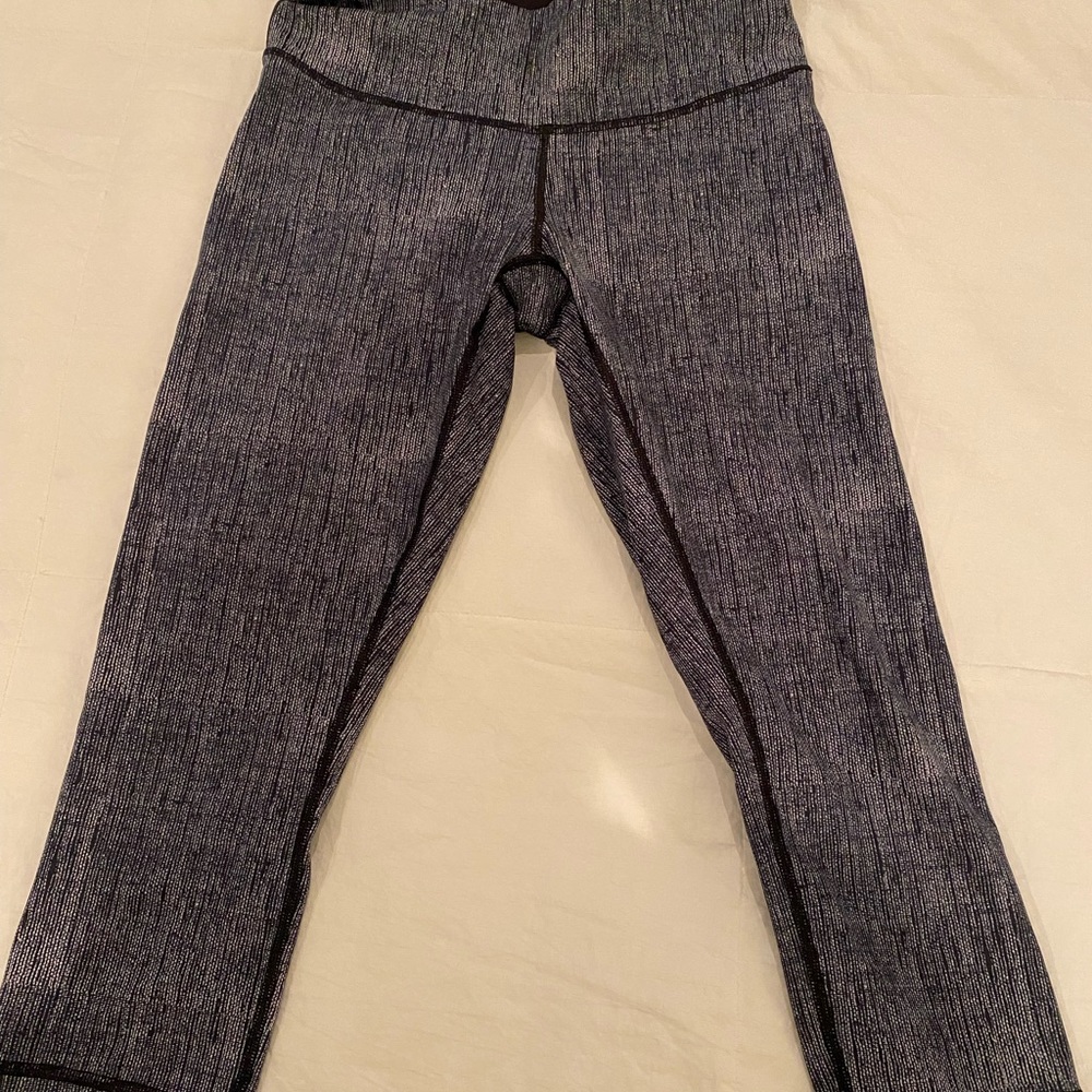 Never worn Lululemon high waisted  capri leggings